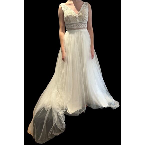 Sorayan size XS Wedding Dress - Picture 10 of 12